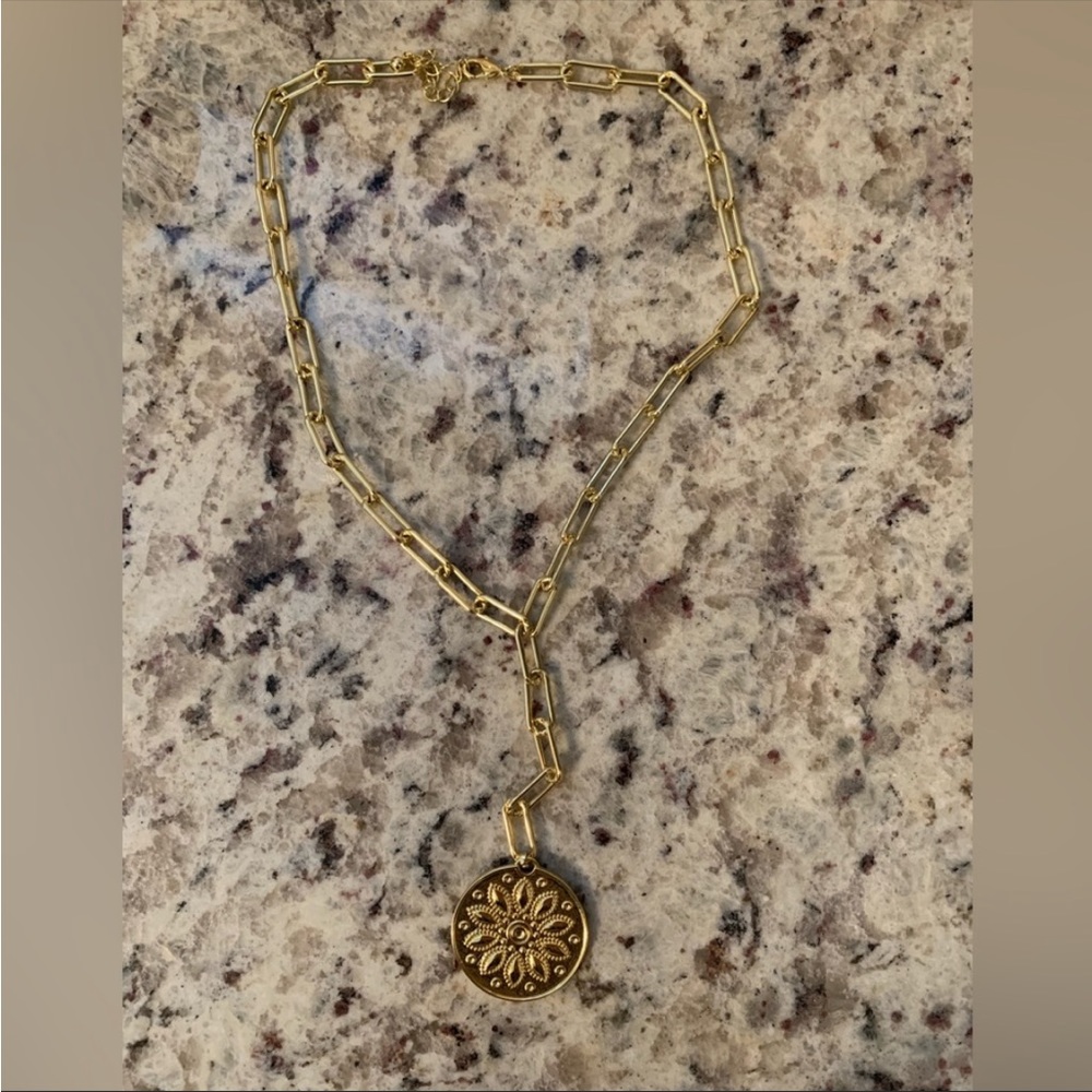 Uncommon James paper clip link pendant